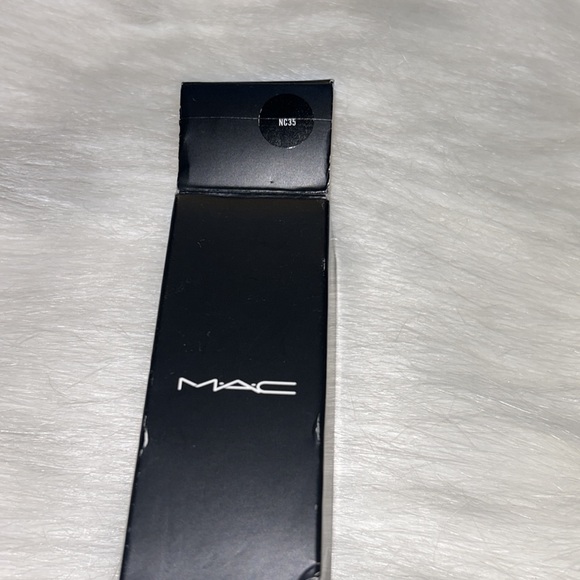 *NIB* MAC Studio Sculpt SPF 15 Foundation NC35 - Picture 2 of 3